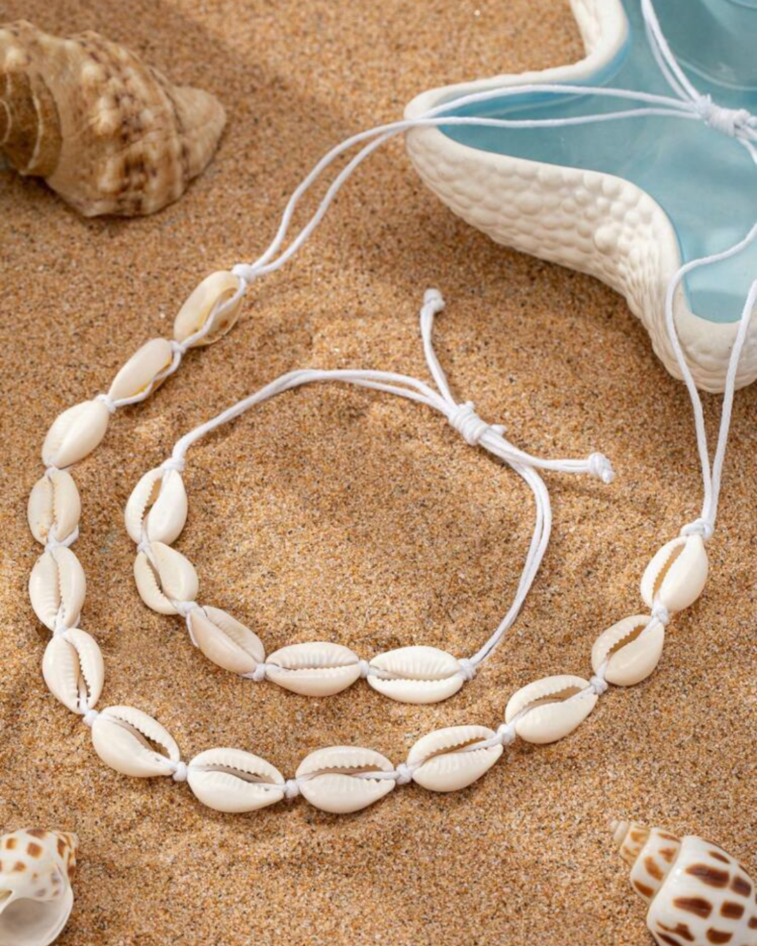 Sets shell necklaces and bracelets