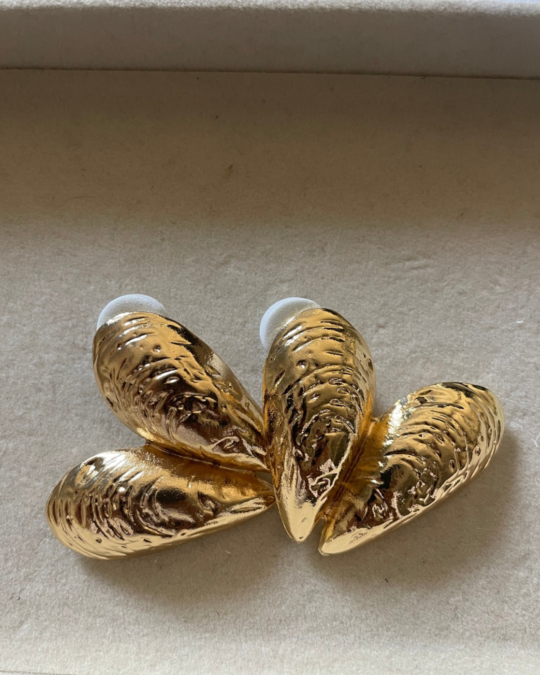 Coquille earrings