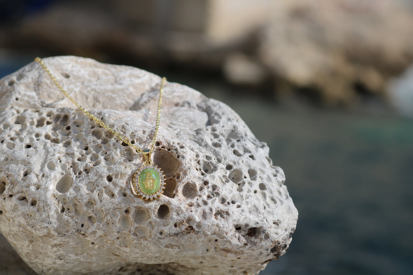 Medaille necklace