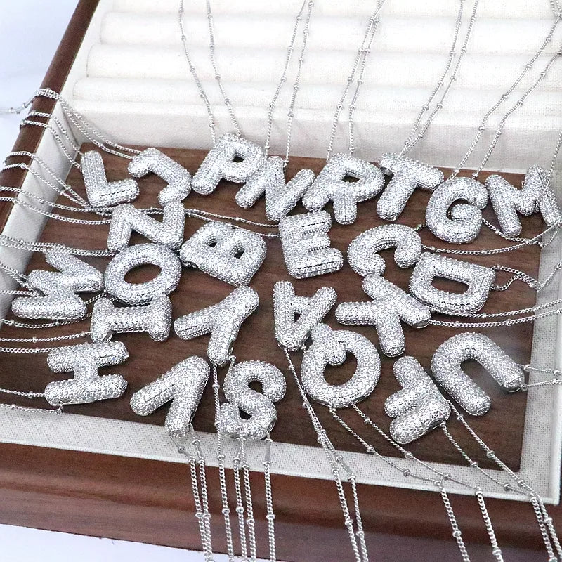Lettres necklaces