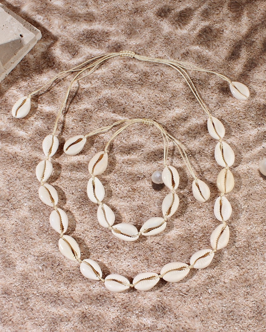 Sets shell necklaces and bracelets