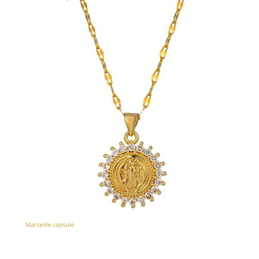 Médailles Vierge necklaces